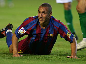 Suarez following in Larsson...